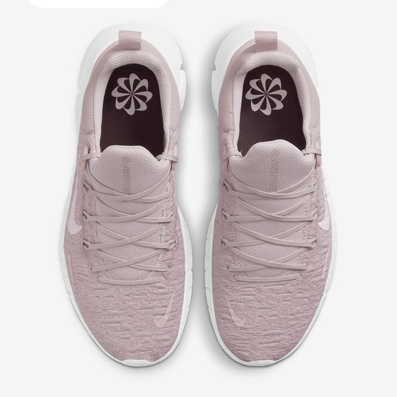 FINAL SALE-Nike- Free Run 5.0 in color violet/champagne/white size 6.5 - Picture 2 of 11